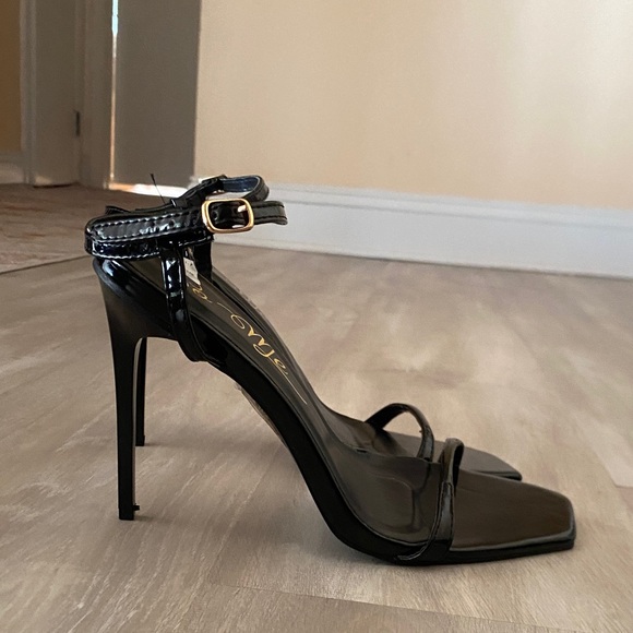 So Me Sleek Black Patent Heels - Picture 3 of 4